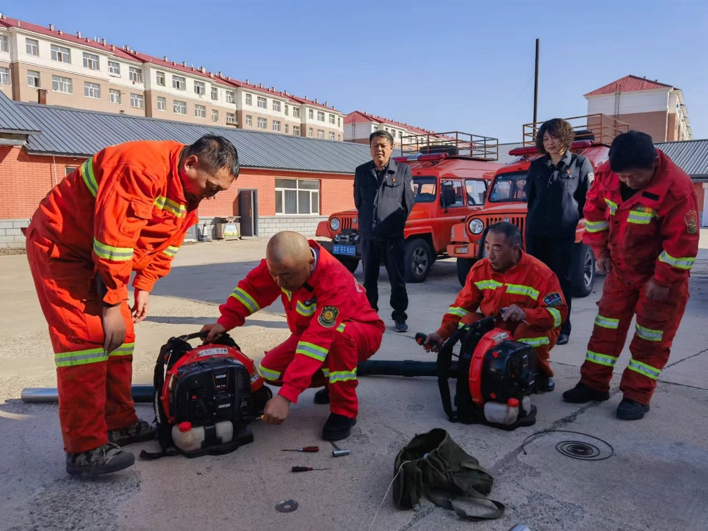 5.27伊爾施林場團(tuán)支部開展“安全技能 崗位練兵”活動.jpg